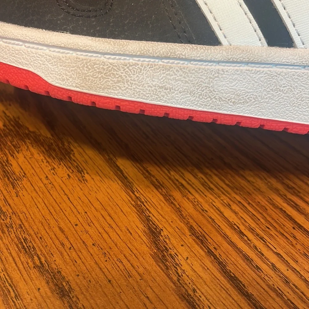 Adidas hoop, 2.0 med for kids, size 1.5, preowned, worn twice. - Picture 6 of 9